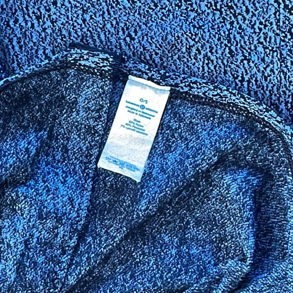 Lululemon Vinyasa Scarf - Blue & Black